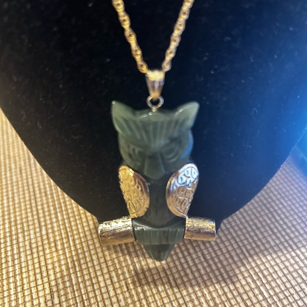 Green Stone Owl Pendant/Silver Tone Accents & 1/20th 12k GF Necklace Chain 18"
